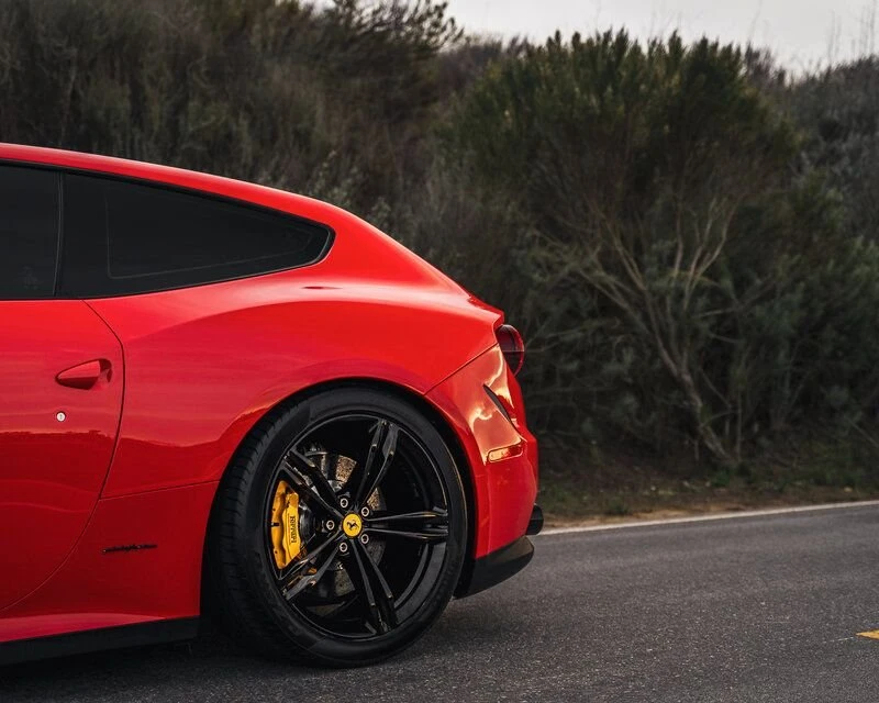 2014 Ferrari FF - Image 8 of 31