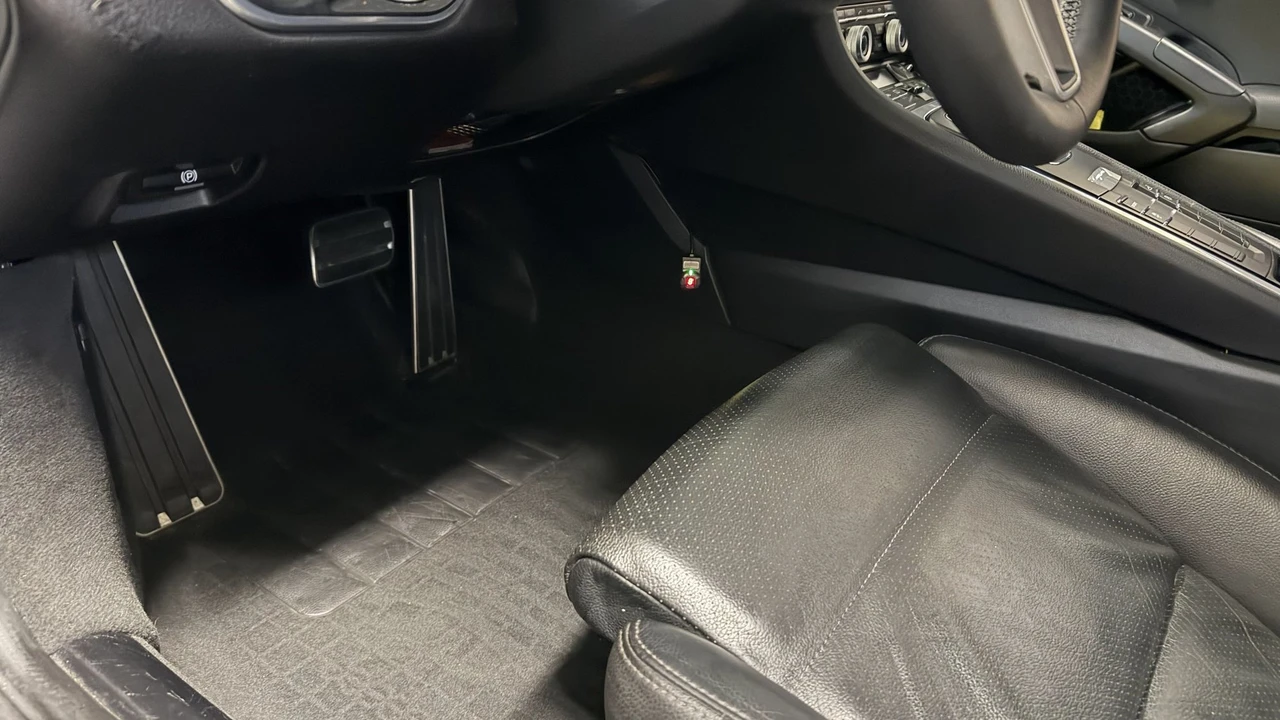 2014 Porsche 981 Cayman - Image 26 of 31