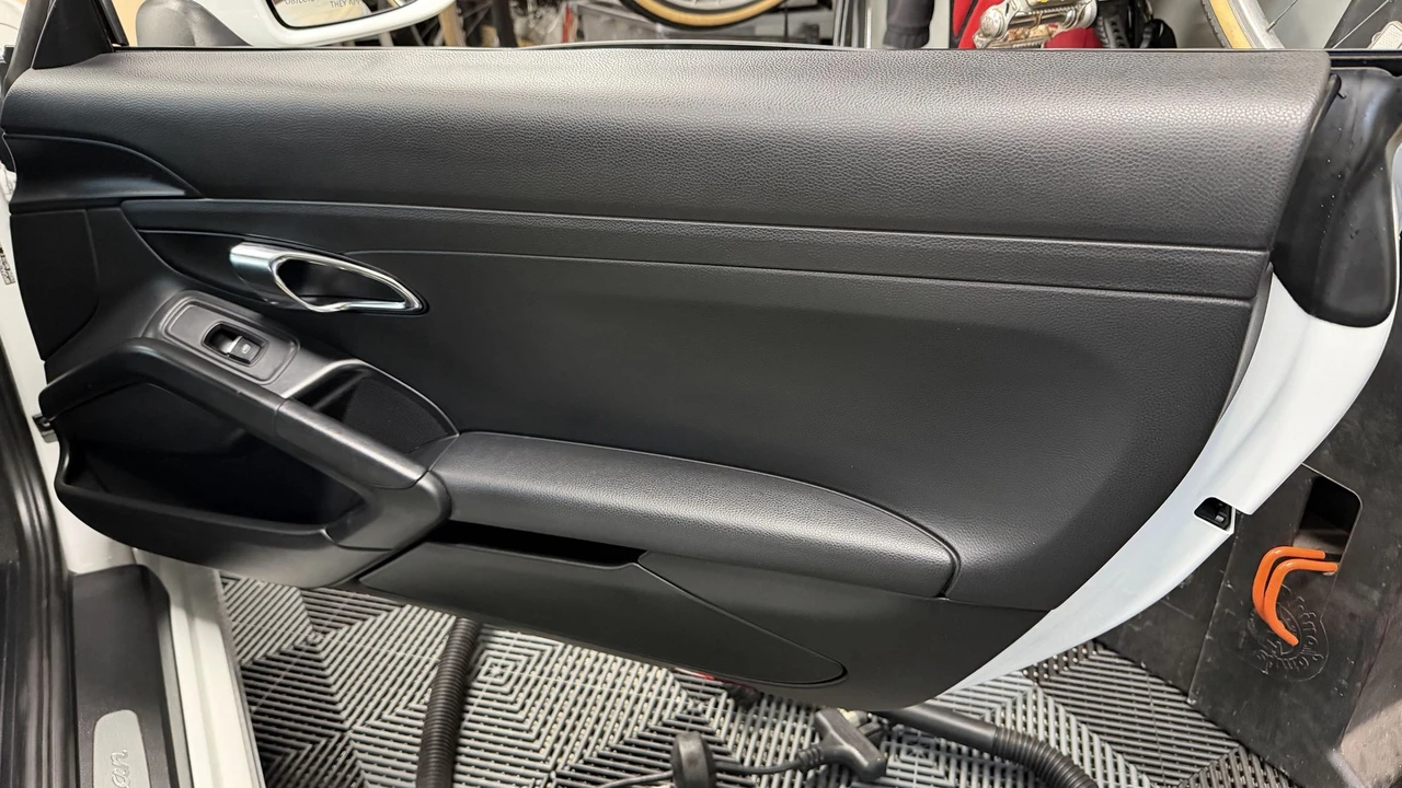 2014 Porsche 981 Cayman - Image 27 of 31