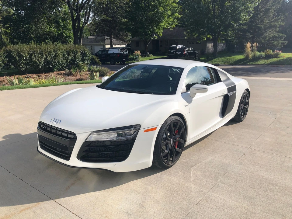 2015 Audi 42 R8 - Image 2 of 17