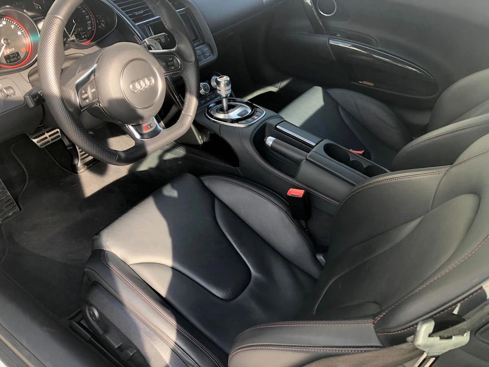 2015 Audi 42 R8 - Image 9 of 17