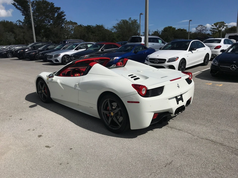 2015 Ferrari 458 Spider - Image 11 of 16