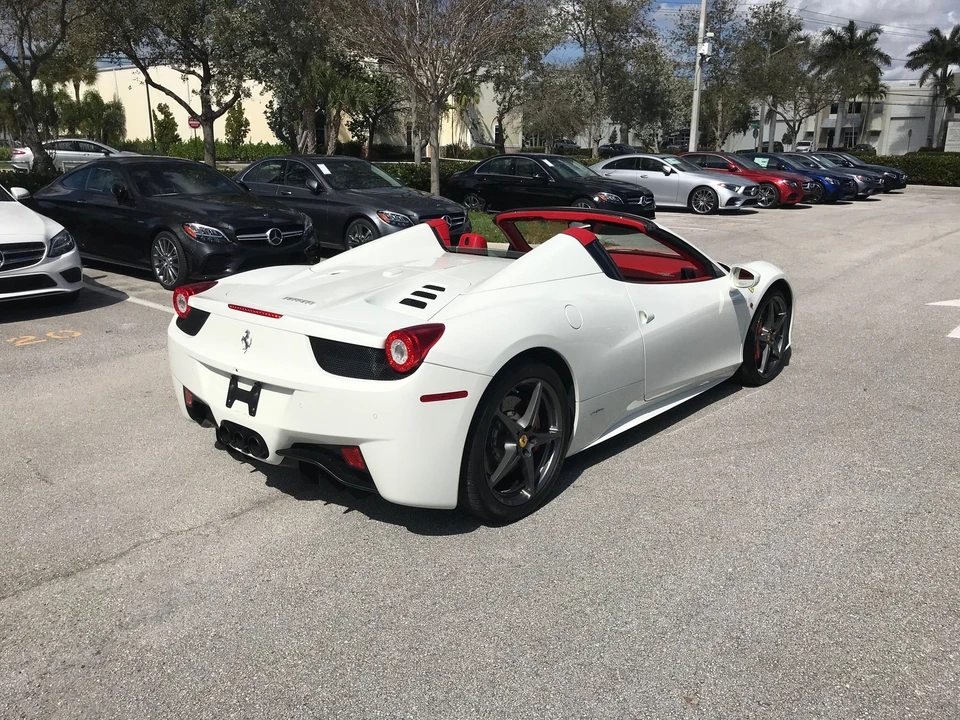 2015 Ferrari 458 Spider - Image 13 of 16