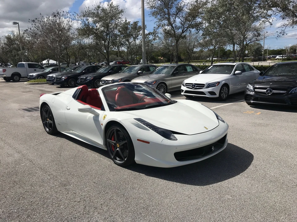 2015 Ferrari 458 Spider - Image 15 of 16