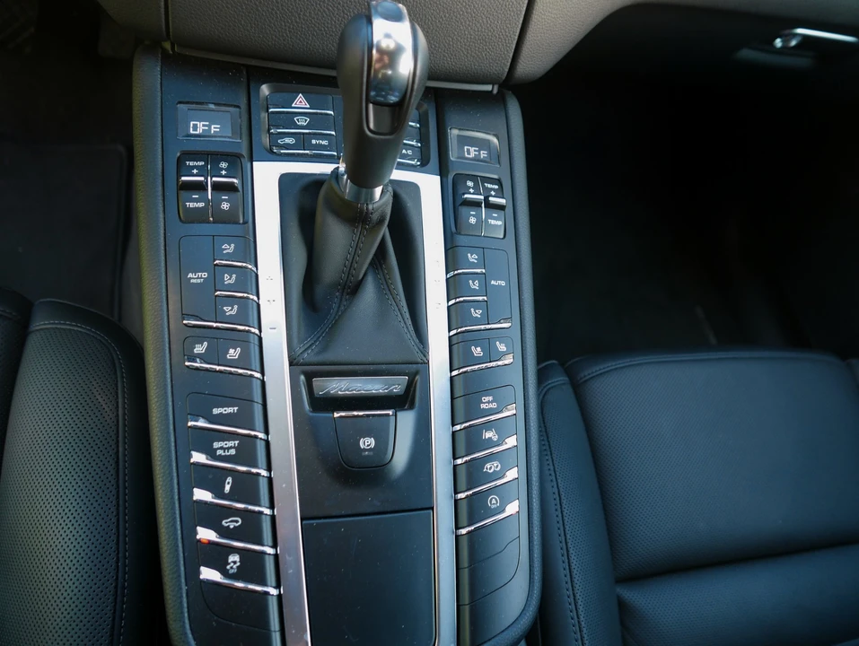 2015 Porsche Macan Turbo - Image 7 of 13