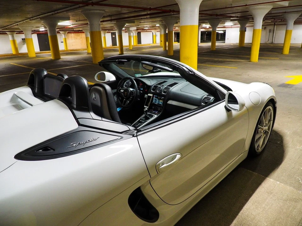 2016 Porsche 981 Boxster Spyder - Image 9 of 11