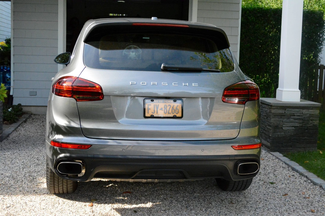 2016 Porsche 958 Cayenne - Image 2 of 8