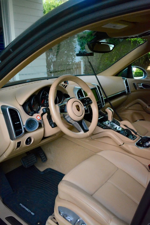 2016 Porsche 958 Cayenne - Image 3 of 8