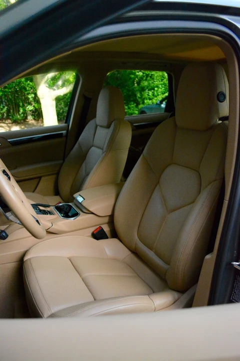 2016 Porsche 958 Cayenne - Image 4 of 8