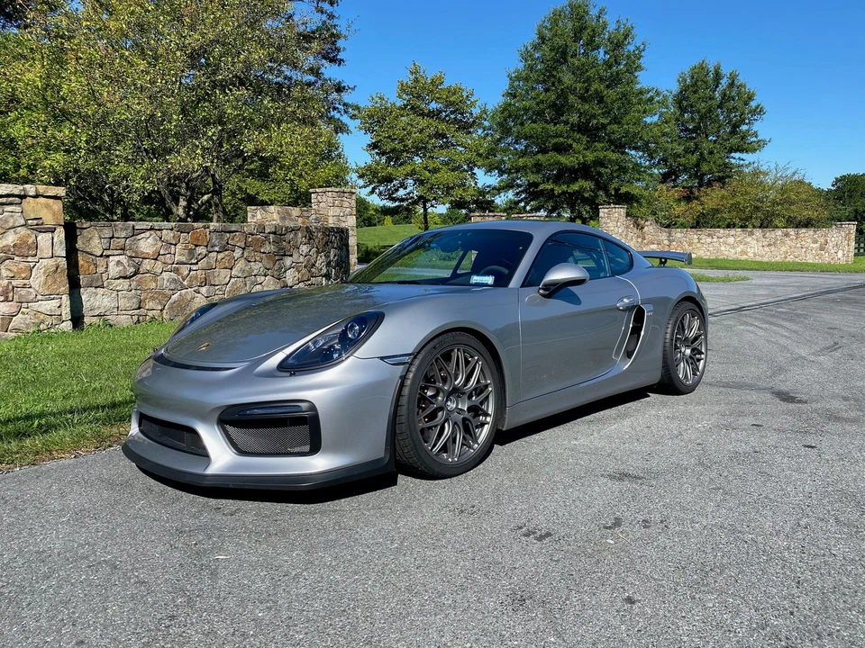 2016 Porsche 981 Cayman GT4 - Image 2 of 31