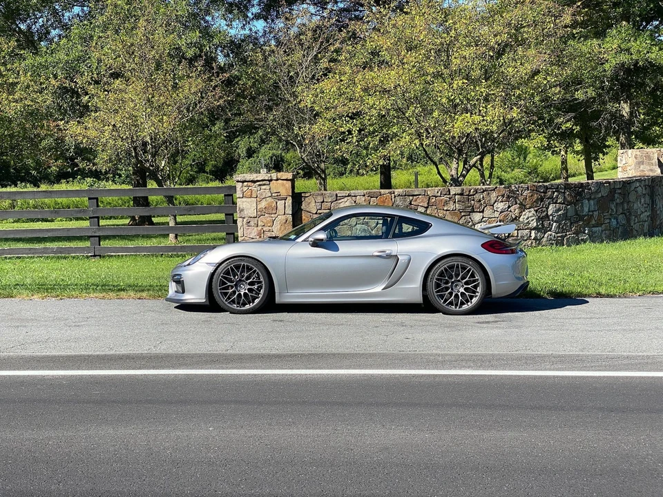 2016 Porsche 981 Cayman GT4 - Image 3 of 31