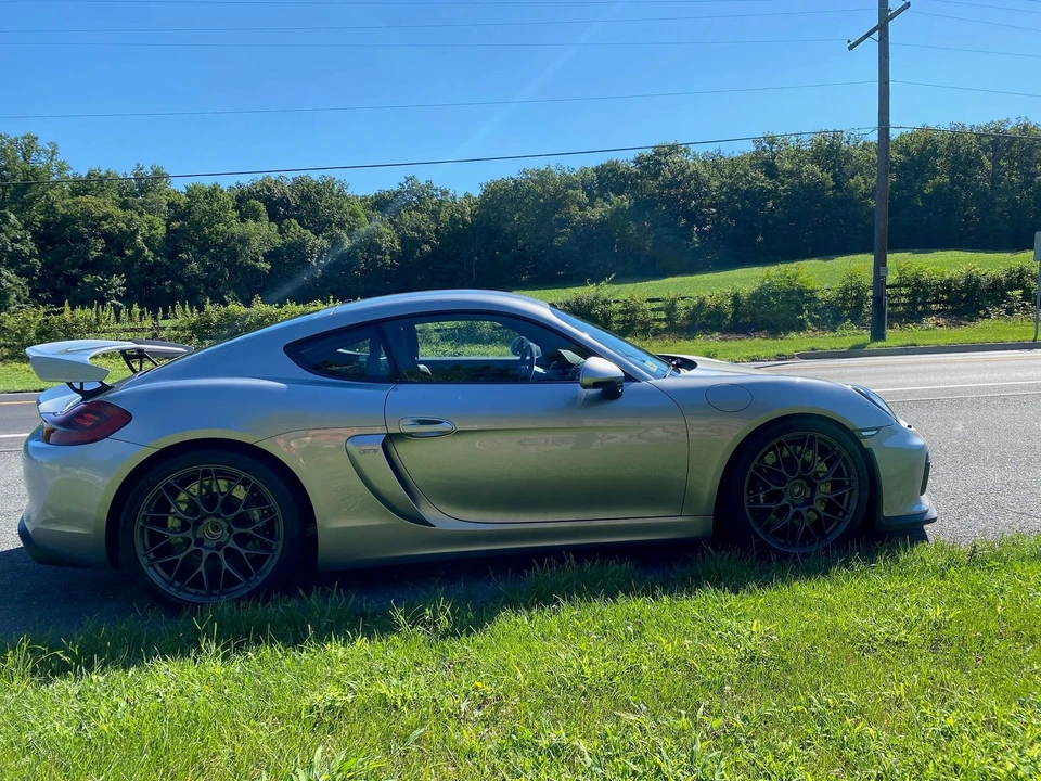 2016 Porsche 981 Cayman GT4 - Image 5 of 31