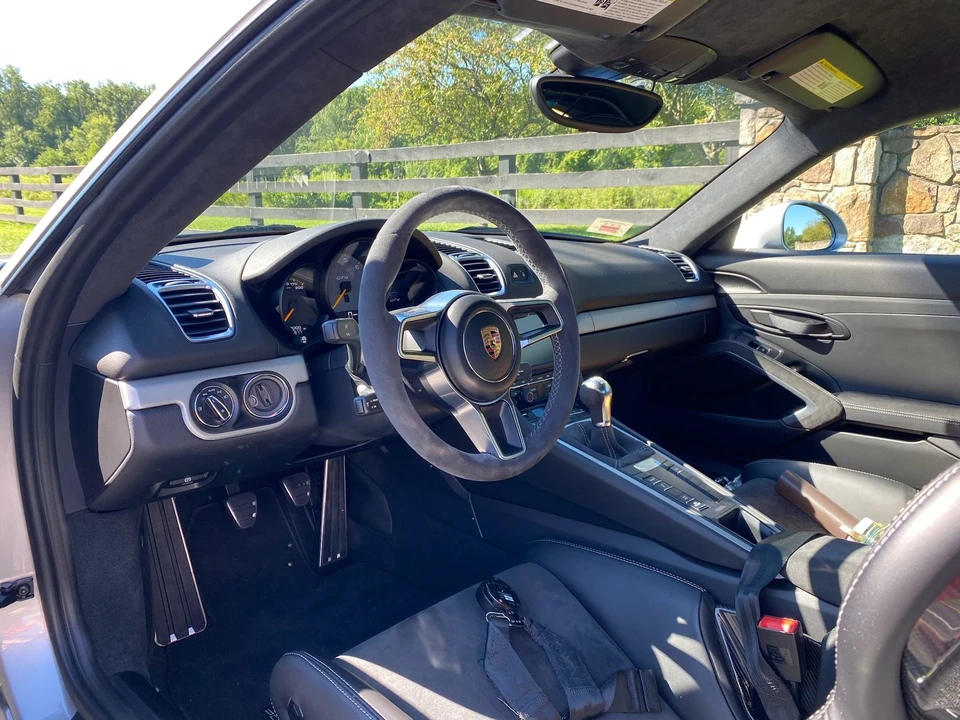 2016 Porsche 981 Cayman GT4 - Image 23 of 31