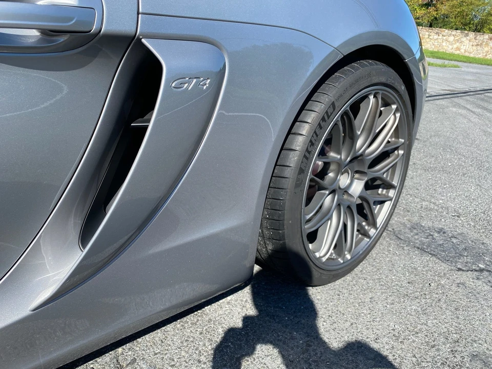 2016 Porsche 981 Cayman GT4 - Image 28 of 31