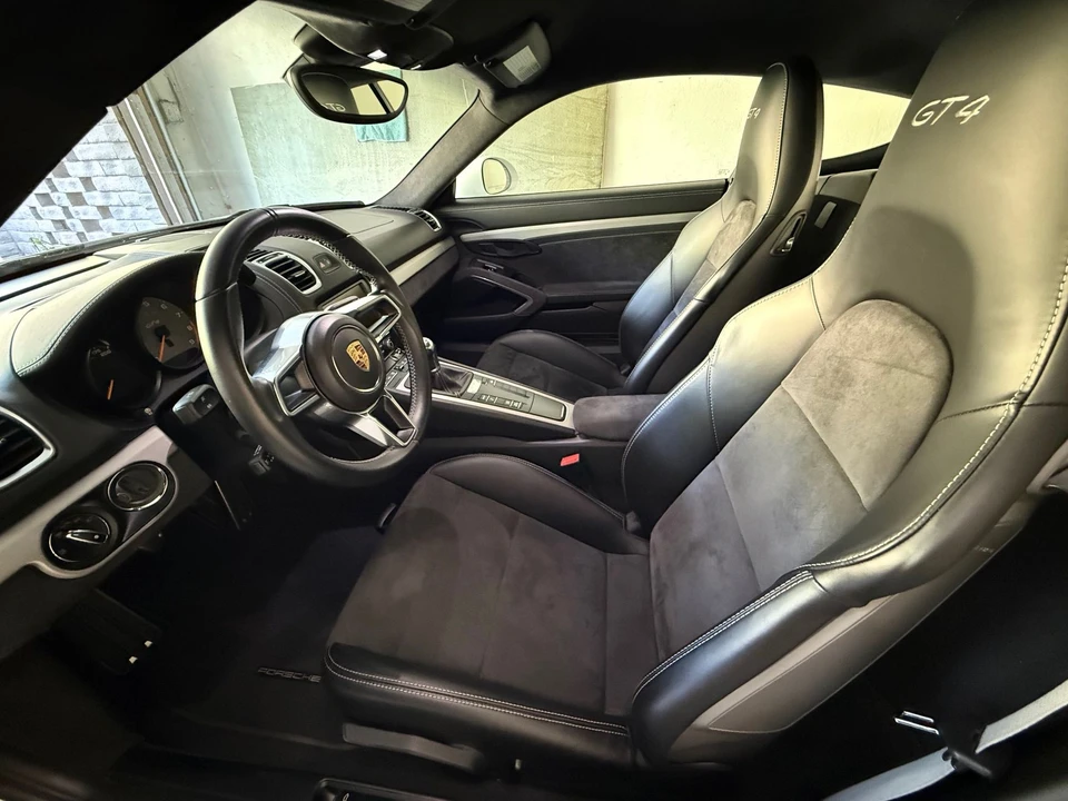 2016 Porsche 981 Cayman GT4 - Image 6 of 8