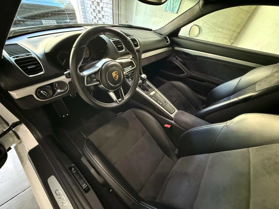 2016 Porsche 981 Cayman GT4 - Image 8 of 8