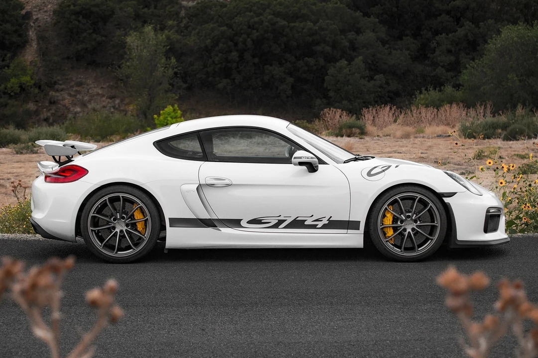 2016 Porsche 981 Cayman GT4 - Image 2 of 10