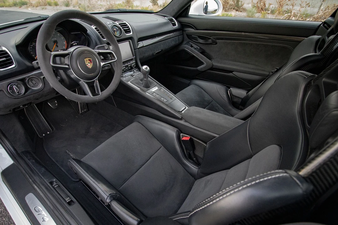 2016 Porsche 981 Cayman GT4 - Image 4 of 10