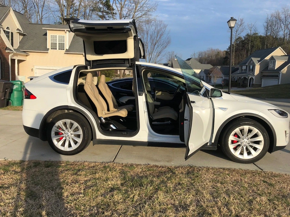 2016 Tesla Model X - Image 4 of 11