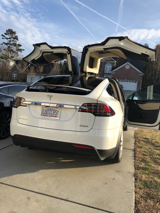 2016 Tesla Model X - Image 5 of 11