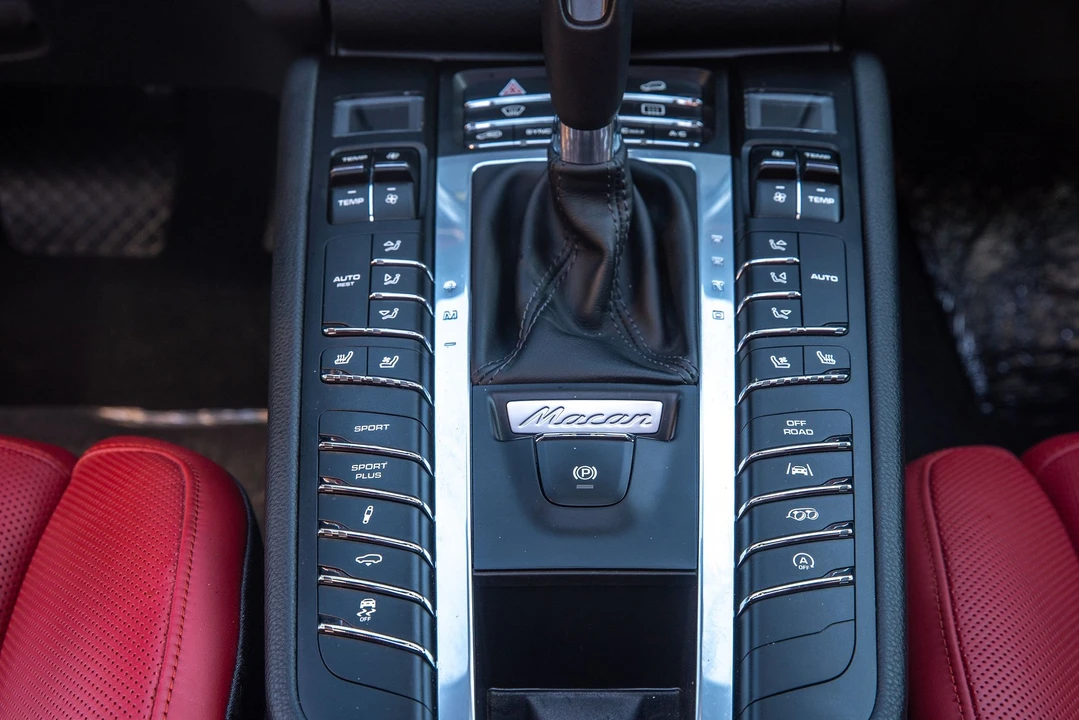 2018 Porsche Macan GTS - Image 15 of 19