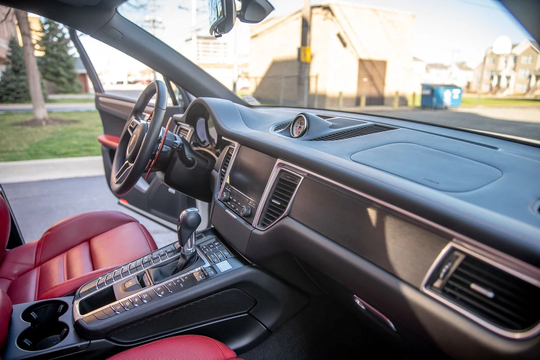 2018 Porsche Macan GTS - Image 14 of 19