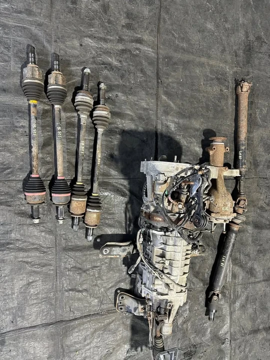 2018 Parts & Memorabilia Gearboxes - Image 4 of 6