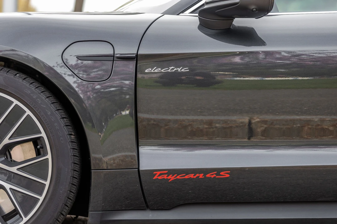 2020 Porsche Taycan 4S - Image 11 of 31