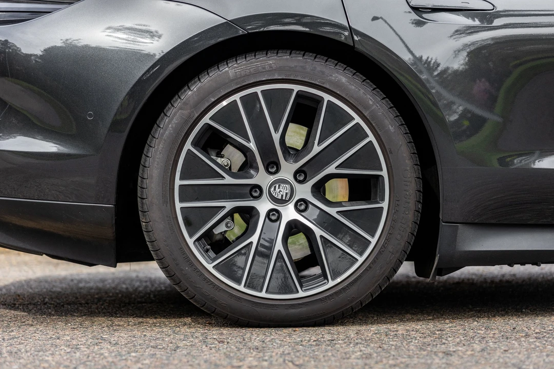 2020 Porsche Taycan 4S - Image 19 of 31