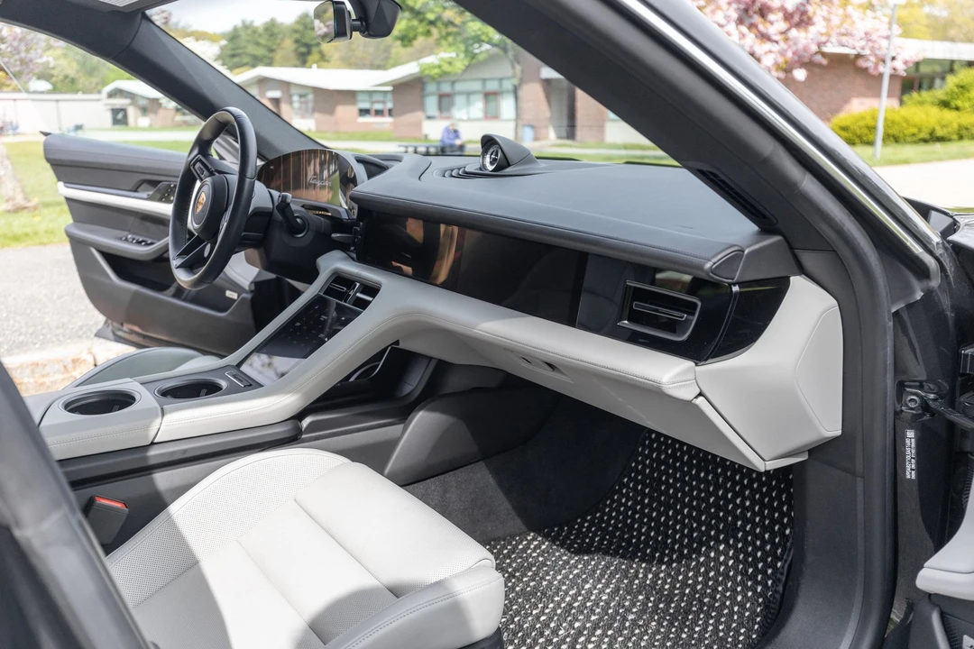 2020 Porsche Taycan 4S - Image 27 of 31