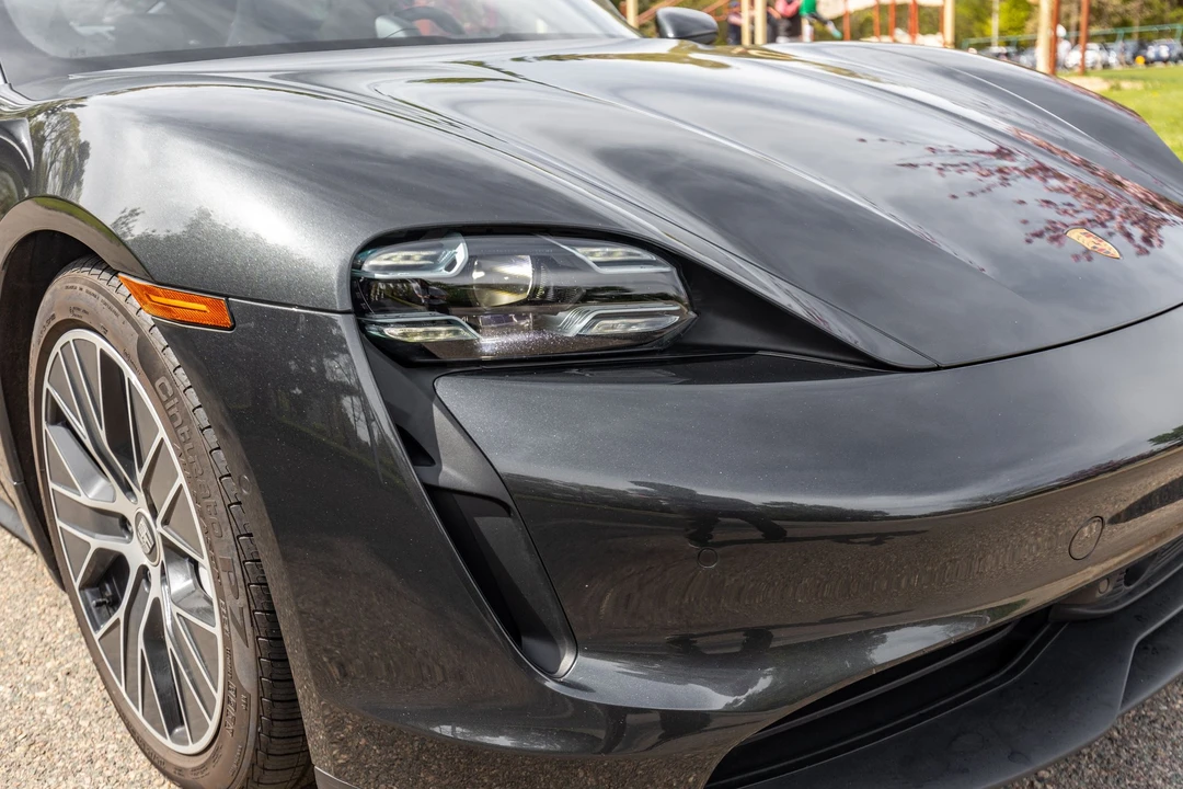 2020 Porsche Taycan 4S - Image 9 of 31