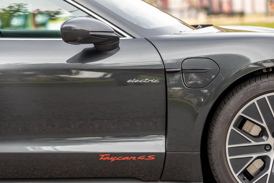 2020 Porsche Taycan 4S - Image 15 of 31