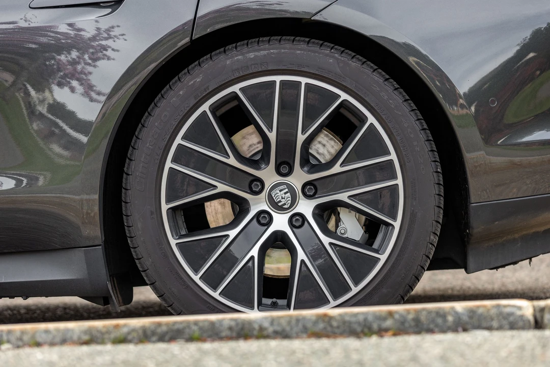 2020 Porsche Taycan 4S - Image 18 of 31