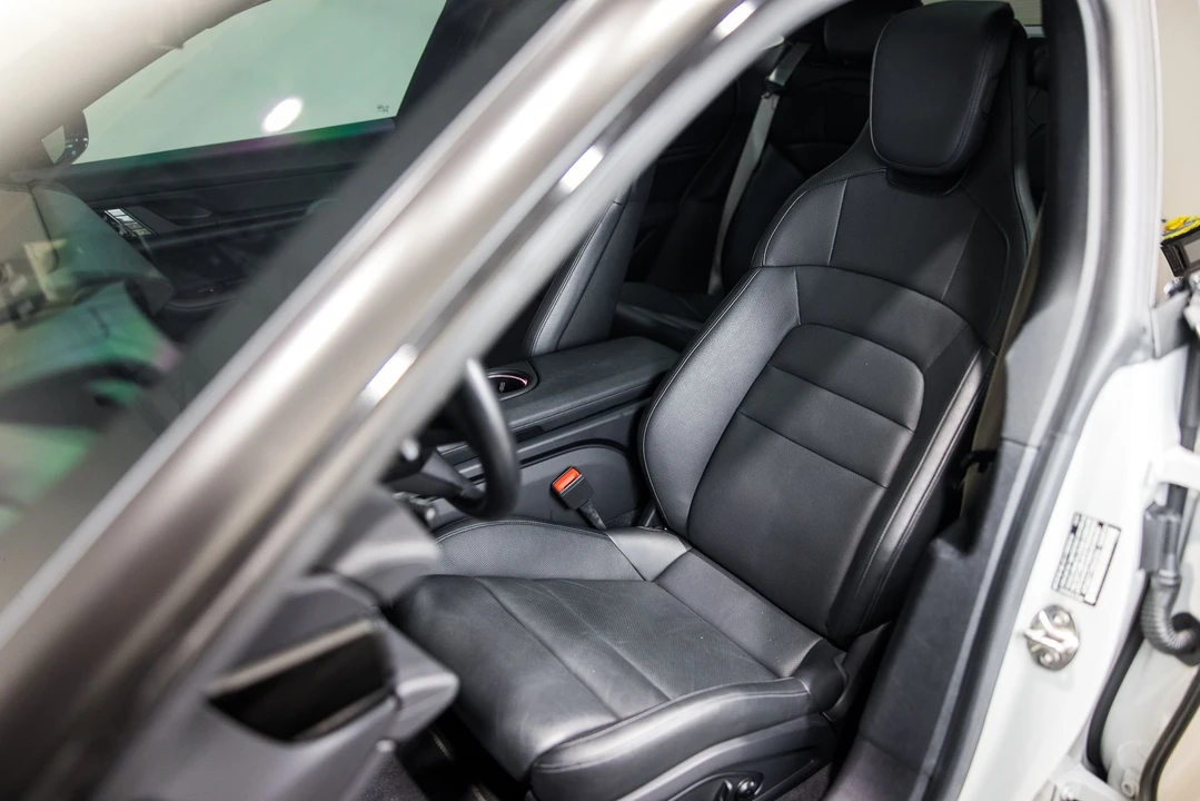 2021 Porsche Taycan 4S - Image 15 of 31