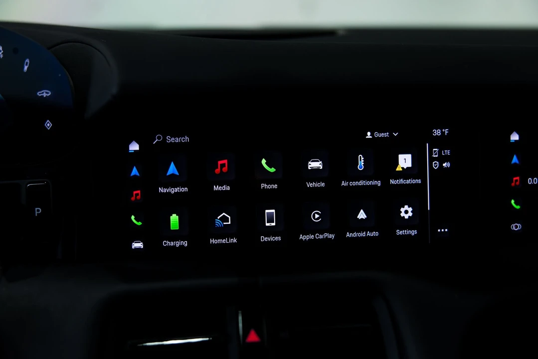 2021 Porsche Taycan 4S - Image 23 of 31
