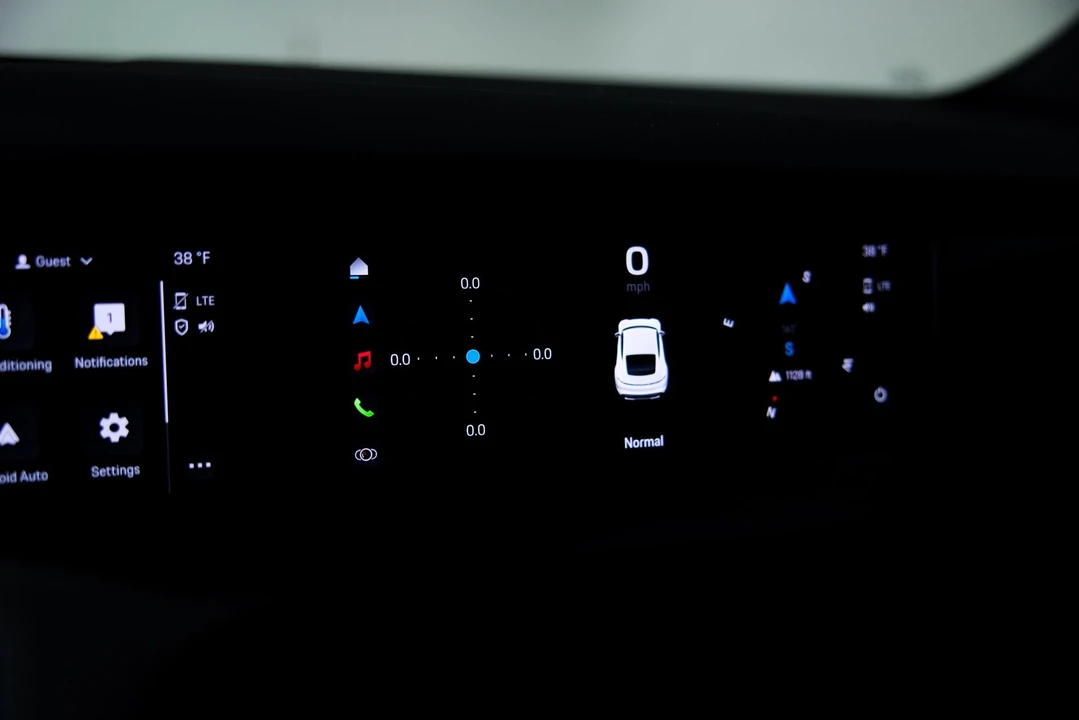 2021 Porsche Taycan 4S - Image 25 of 31