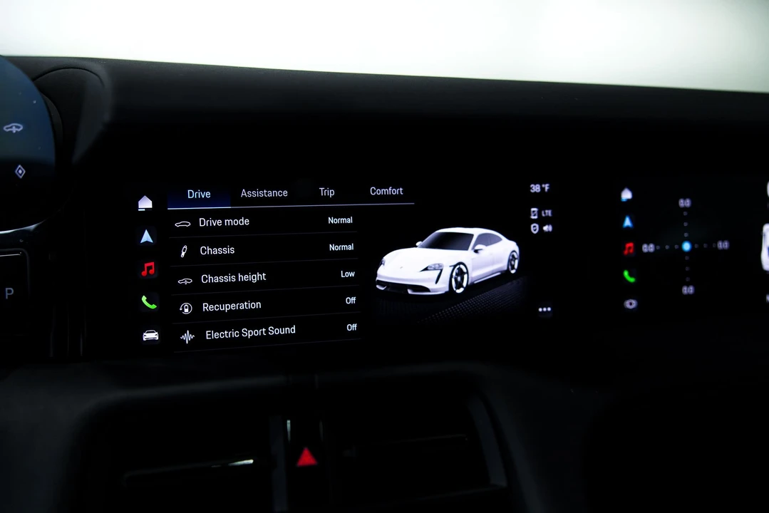 2021 Porsche Taycan 4S - Image 24 of 31