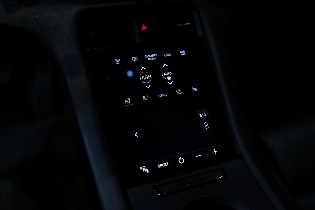 2021 Porsche Taycan 4S - Image 26 of 31