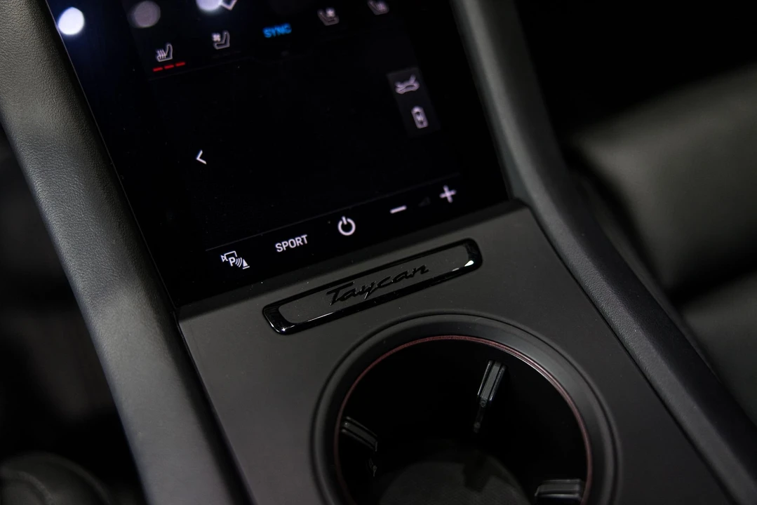 2021 Porsche Taycan 4S - Image 28 of 31