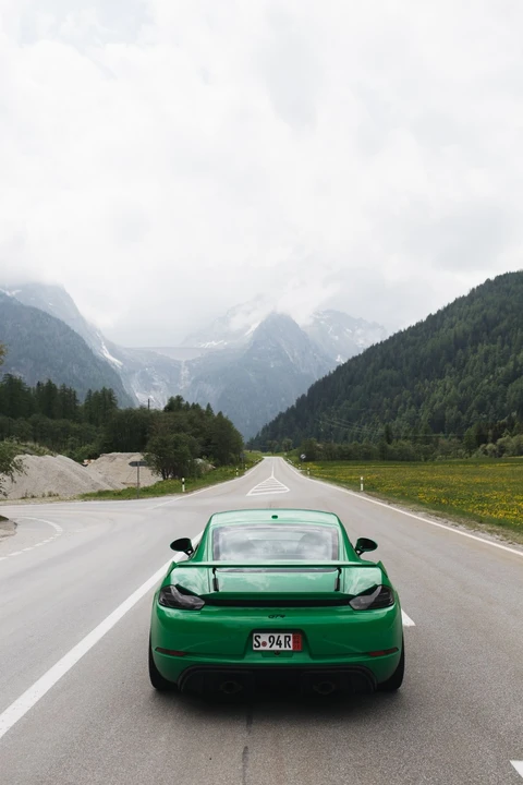 2022 Porsche 718 Cayman GT4 - Image 4 of 7
