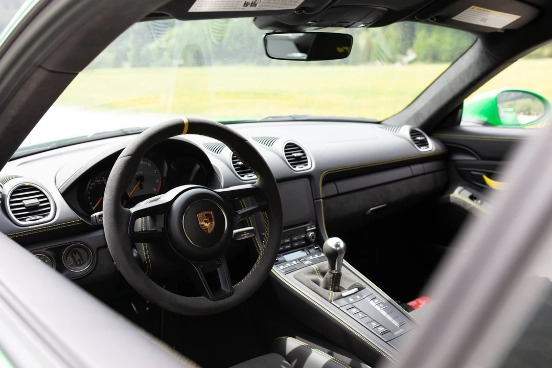 2022 Porsche 718 Cayman GT4 - Image 5 of 7