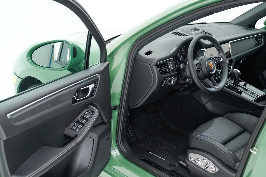2022 Porsche Macan GTS - Image 12 of 13