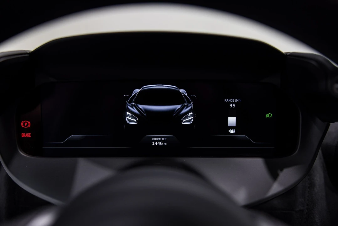 2024 McLaren 750S Spider - Image 17 of 30