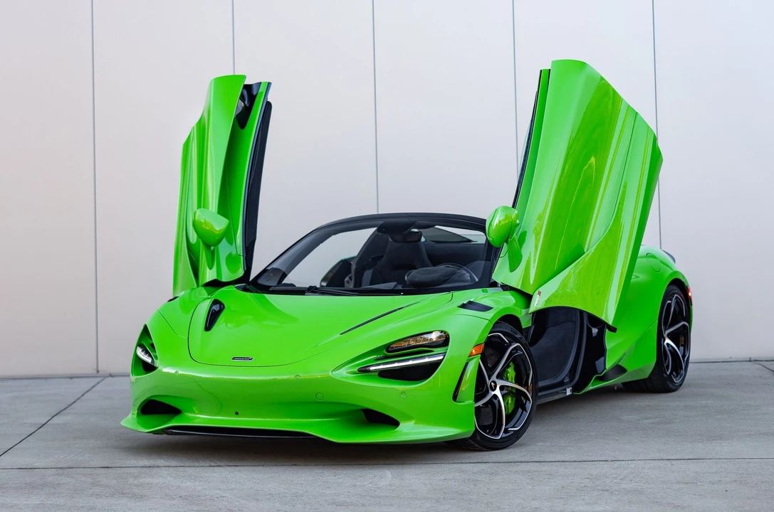 2024 McLaren 750S Spider - Image 2 of 30
