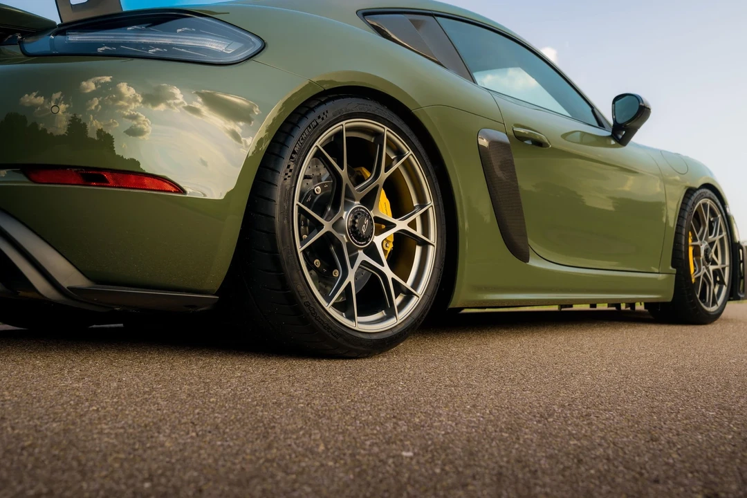 2025 Porsche 718 Cayman GT4 RS - Image 5 of 21