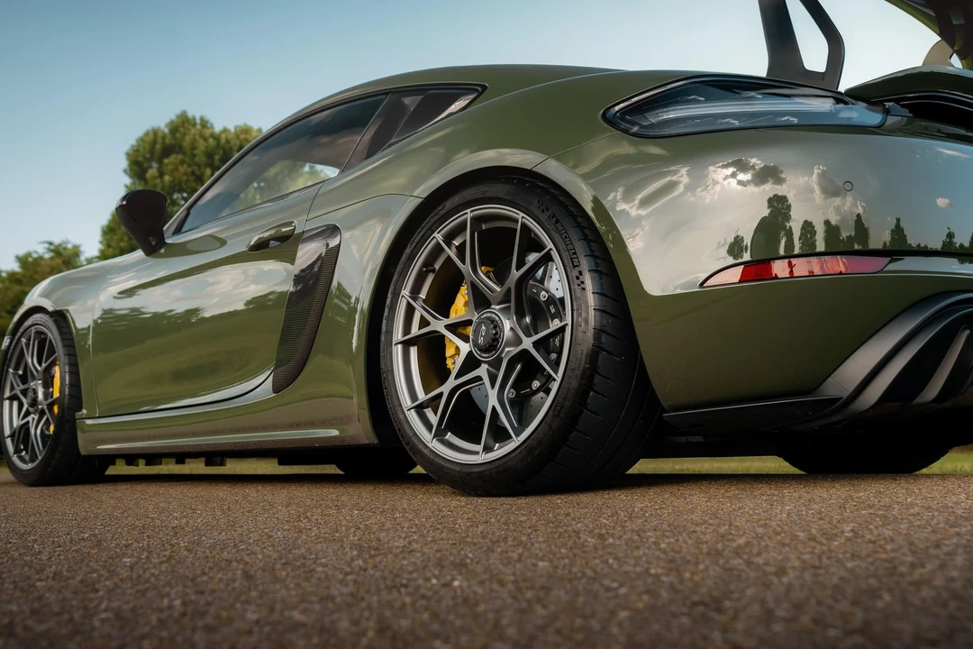 2025 Porsche 718 Cayman GT4 RS - Image 10 of 21
