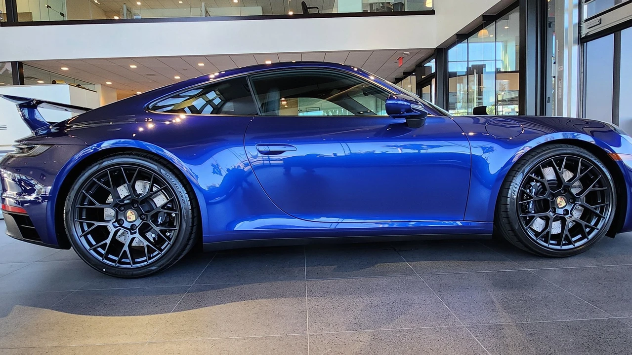 2024 Porsche 992 Carrera - Image 2 of 8