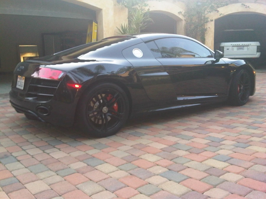 2010 Audi 42 R8 - Image 2 of 2