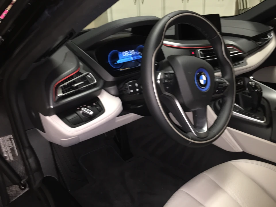 2015 BMW i8 - Image 4 of 6