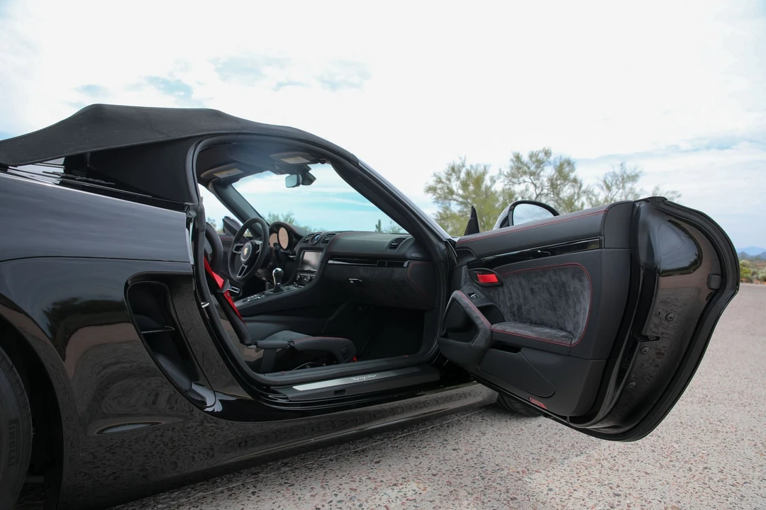 2016 Porsche 981 Boxster Spyder - Image 25 of 31